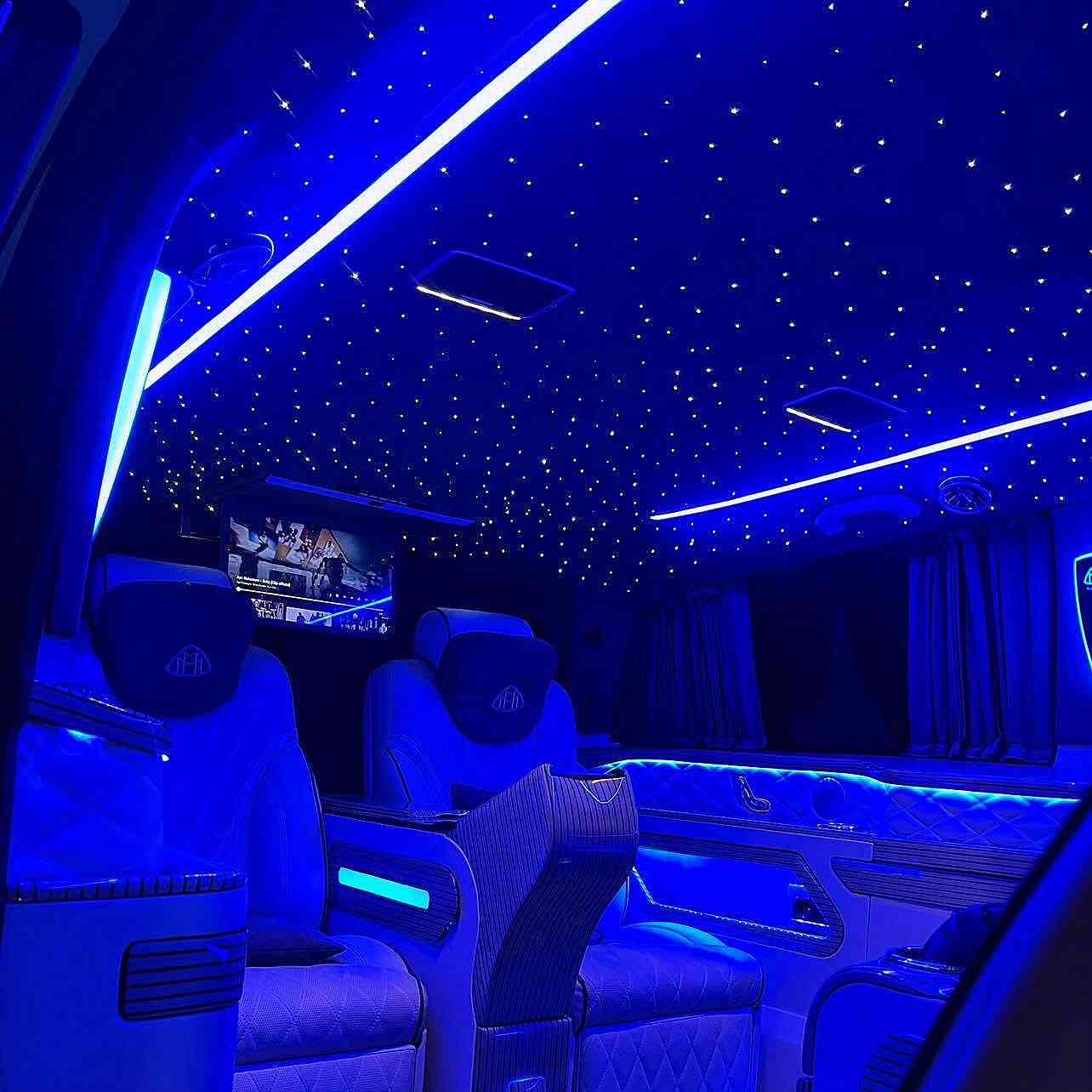 Van Maybach luxe Paris - VTC Pour Tous transport VIP confort premium éclairage ambiance