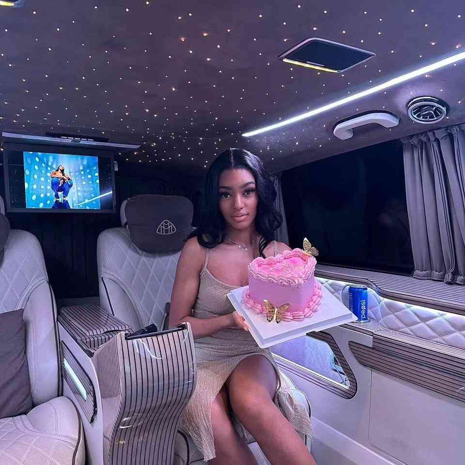 Soirée VIP Paris van Maybach - VTC Pour Tous tapis rouge transport célébrités luxe