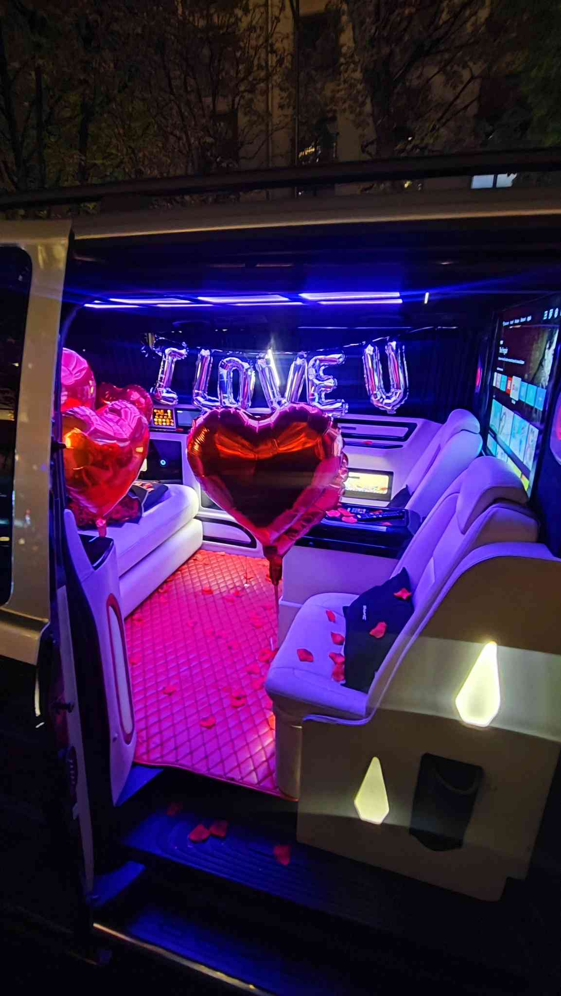 Mariage luxe Paris van Maybach - VTC Pour Tous transport VIP mariés