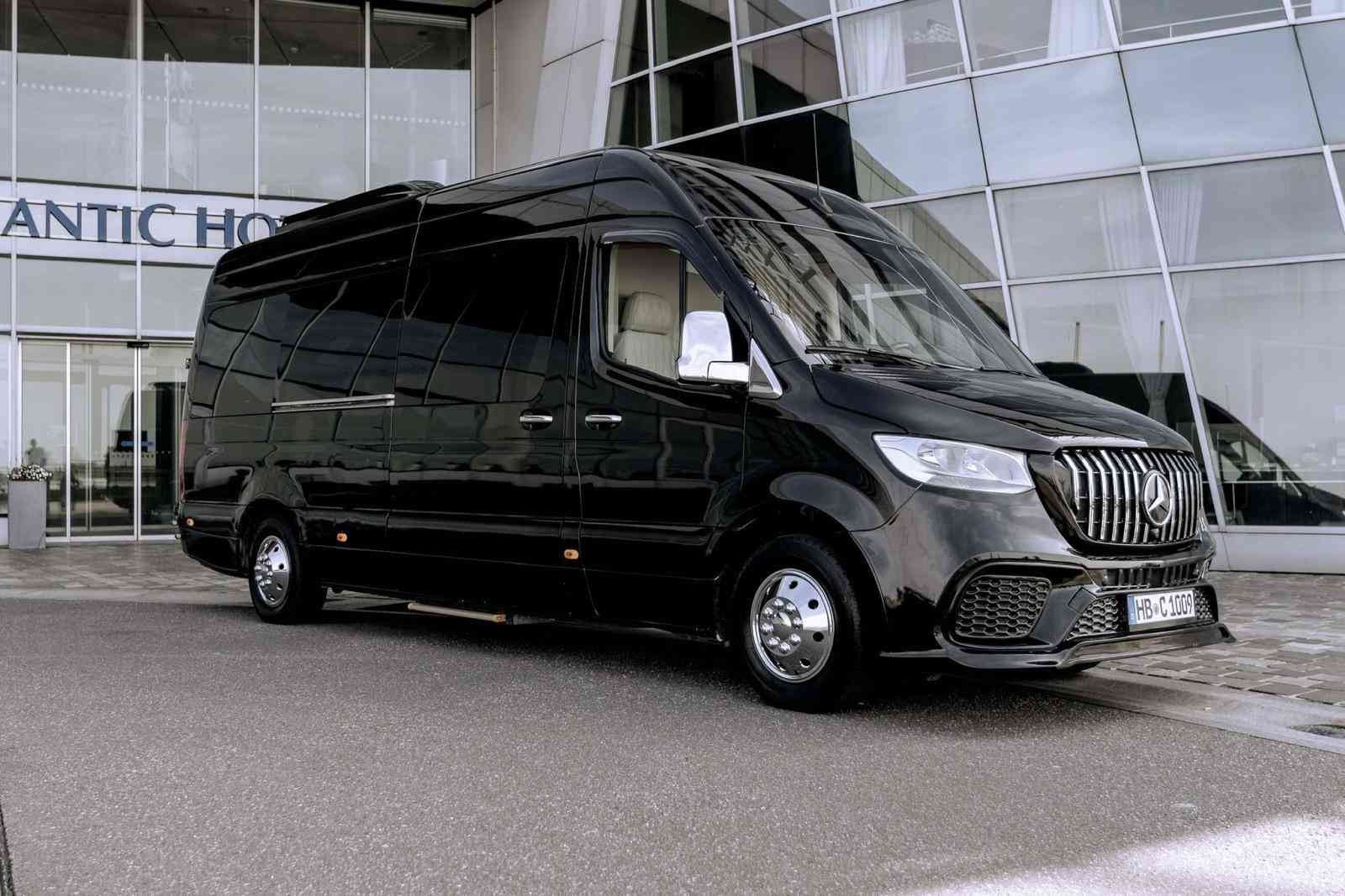 Transfert aéroport Aéroport Paris-Orly Van VIP Mercedes chauffeur privé Paris