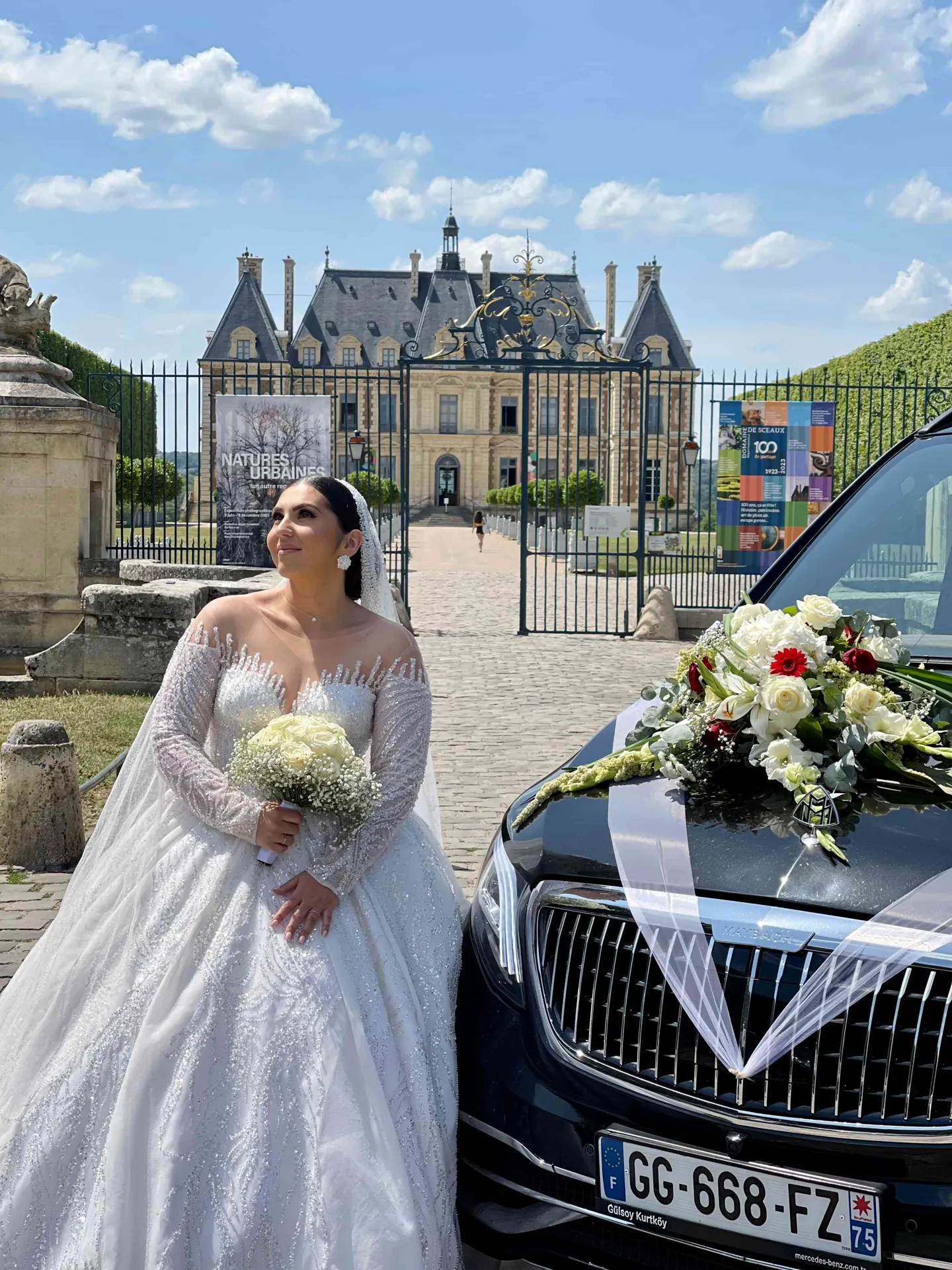 Van VIP luxe pour mariage avec éclairage intérieur élégant