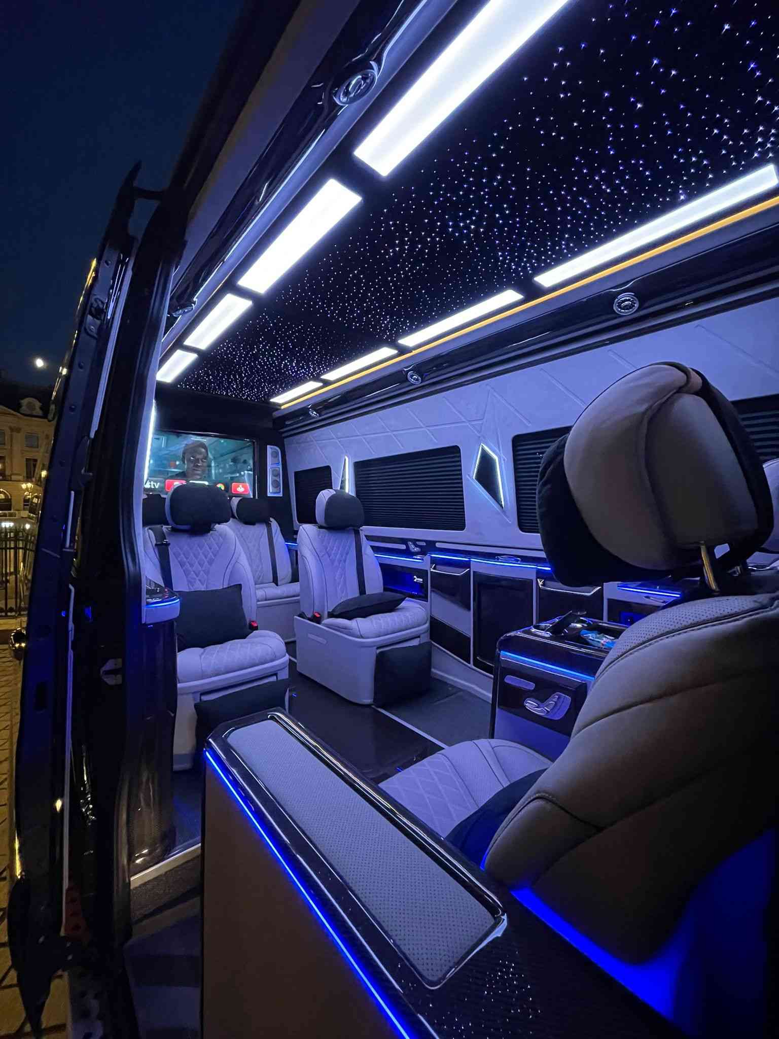 Van VIP avec chauffeur Paris - Transport luxe Mercedes Sprinter